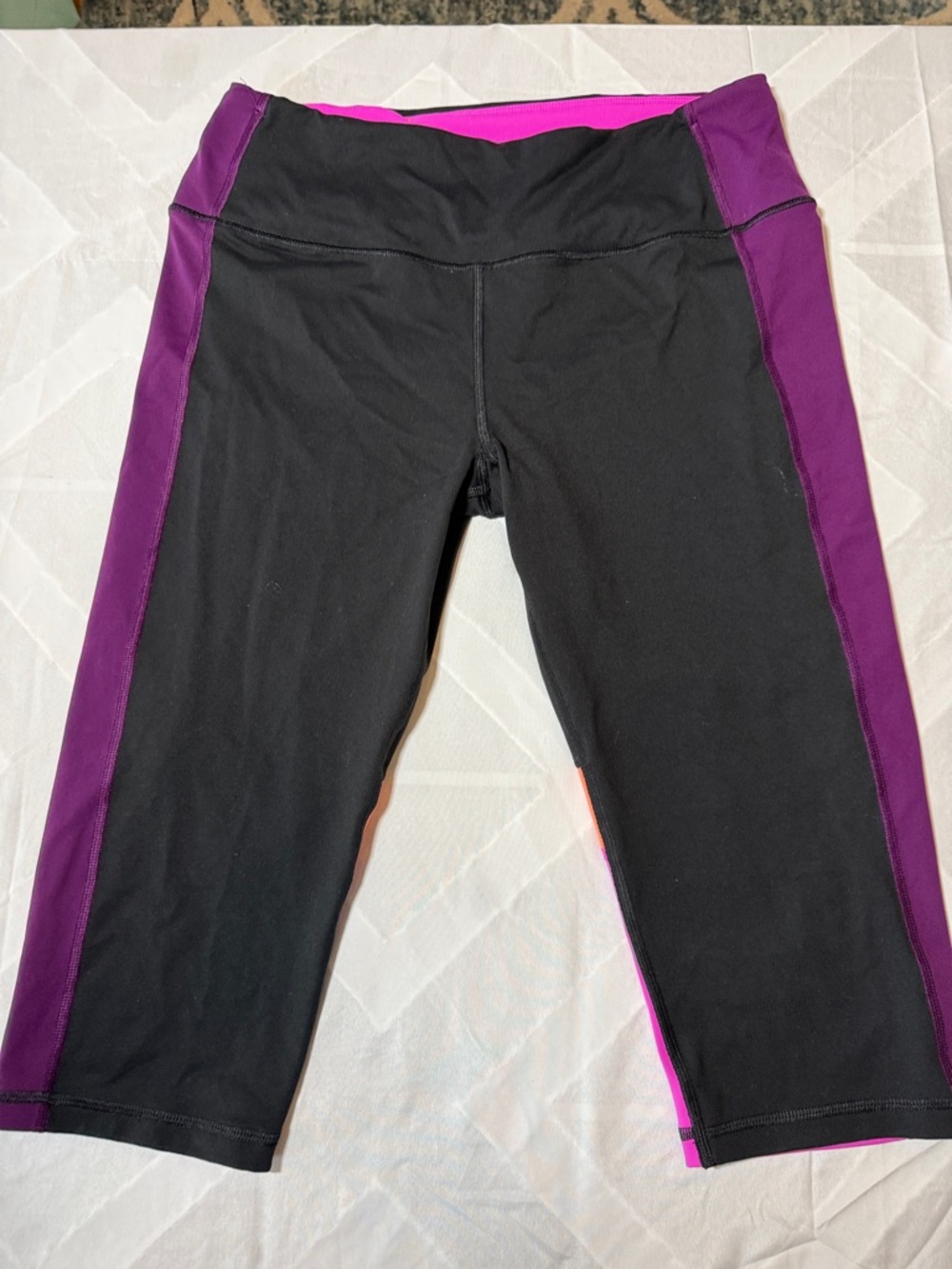 Victoria Sport Knockout  Women's Athletic Capri Leggings large
